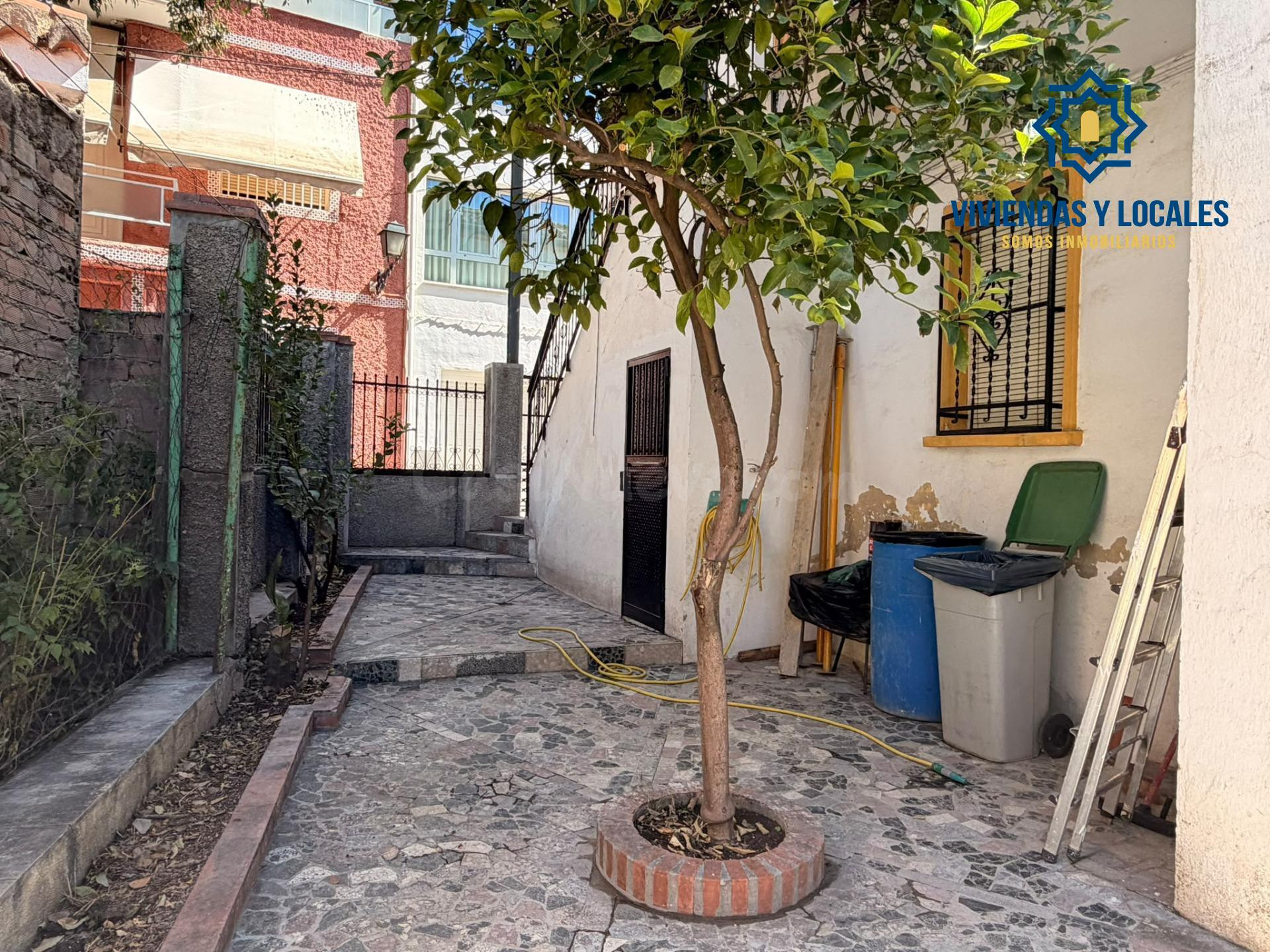 DISPONIBLE CASA CON PATIO EN CARRETERA DE LA SIERRA - foto 2