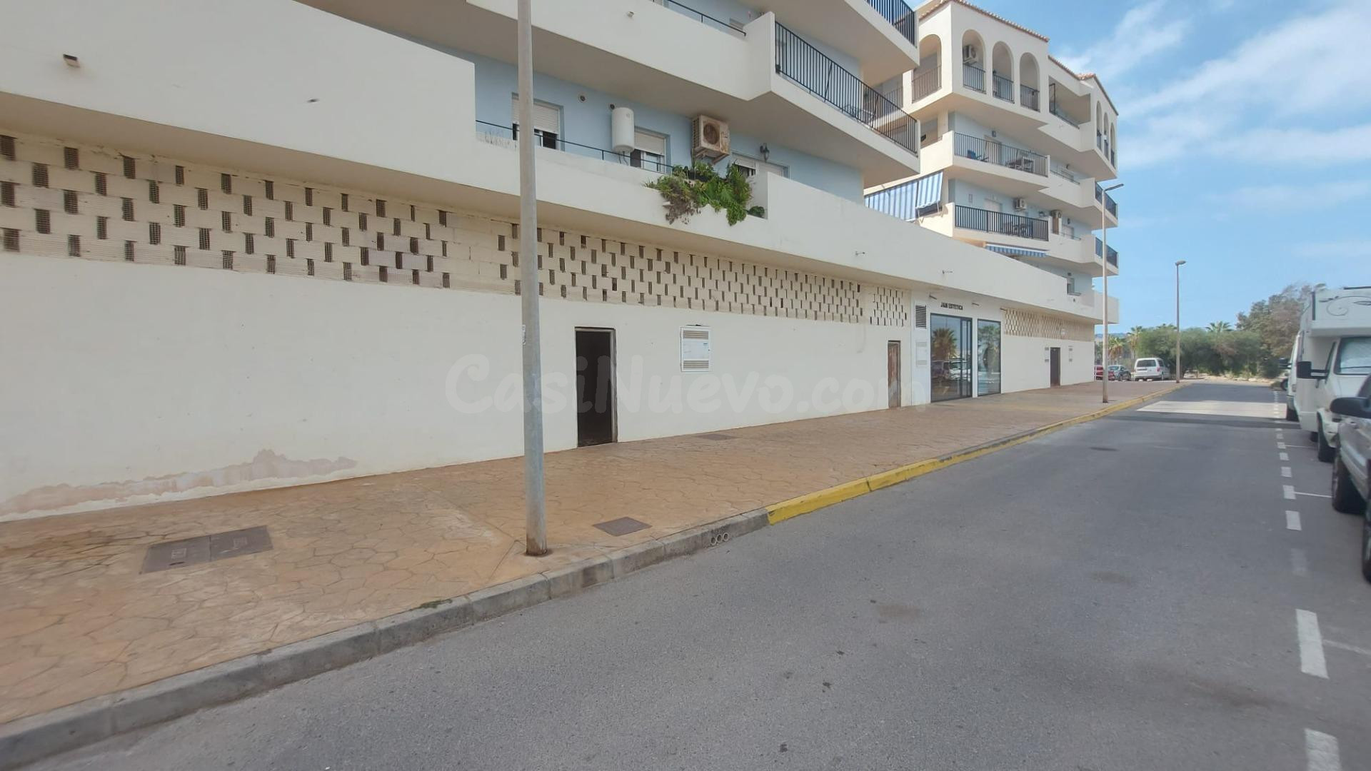 Local comercial en basto en Residencial Lagos de Almerimar