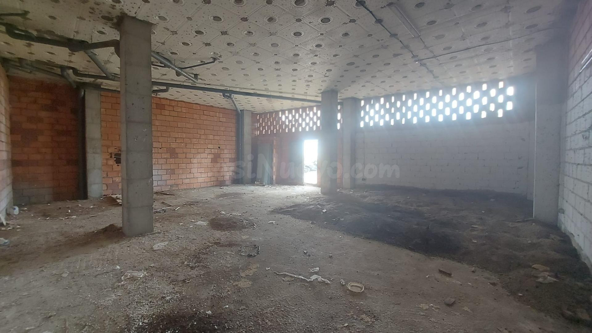Local comercial en basto en Residencial Lagos de Almerimar - foto 3