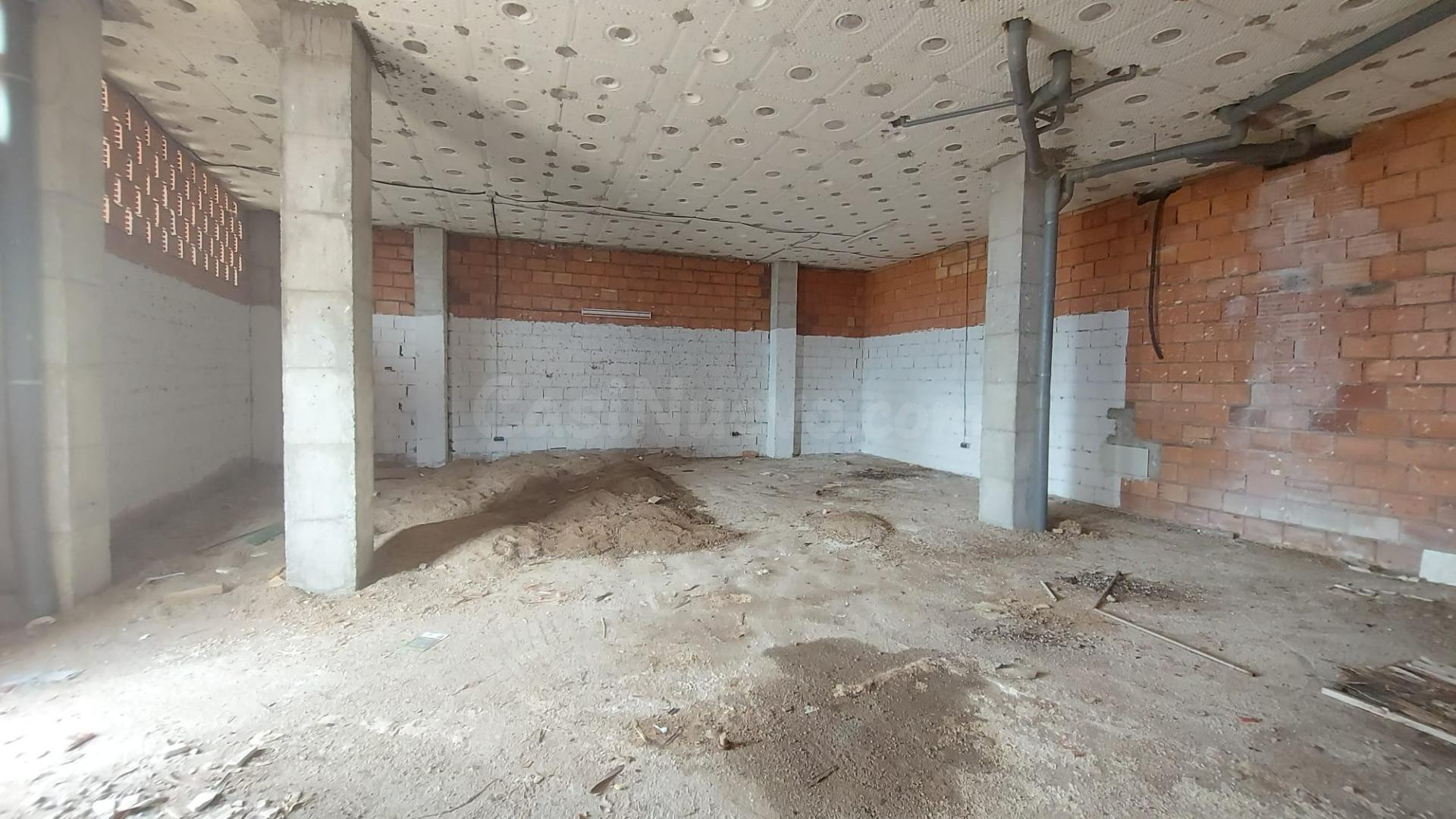 Local comercial en basto en Residencial Lagos de Almerimar - foto 4