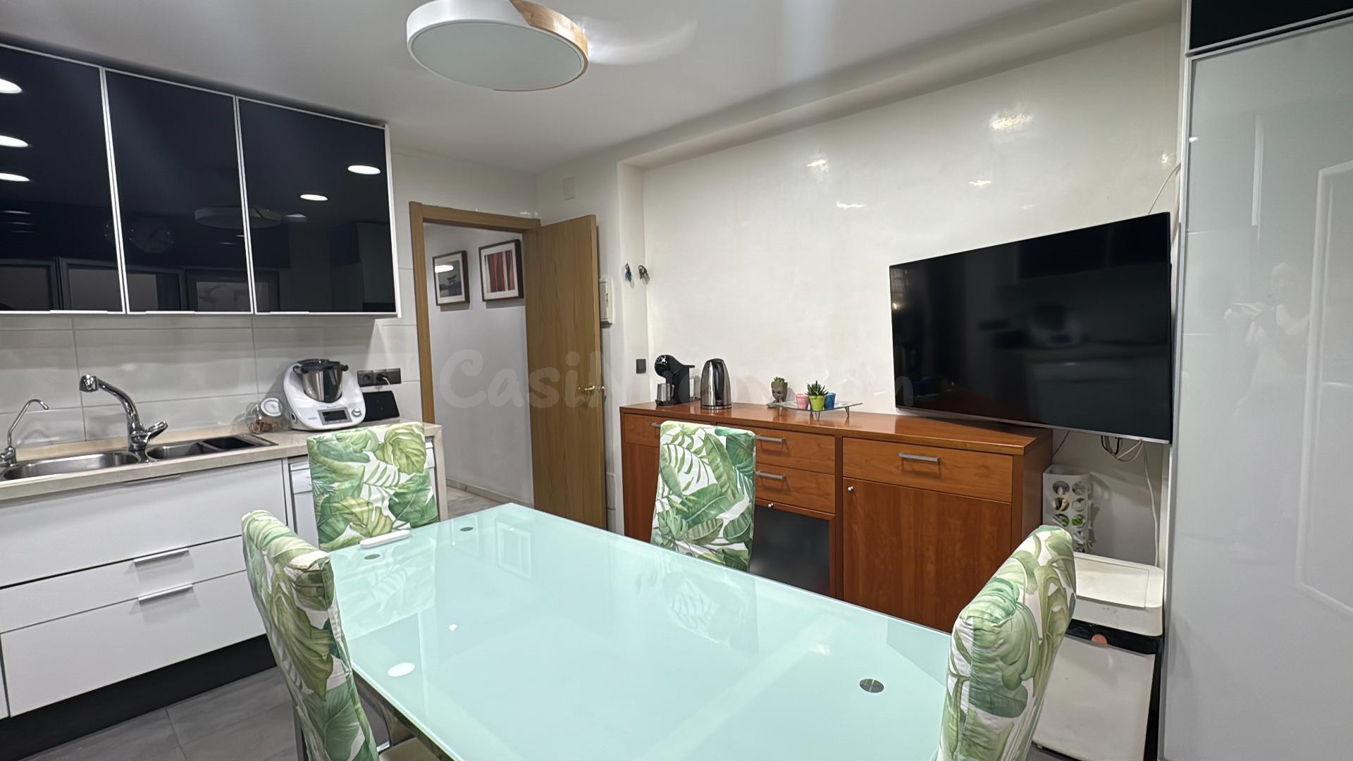 Precioso chalet adosado en Conde de Ureña con garaje. - foto 3