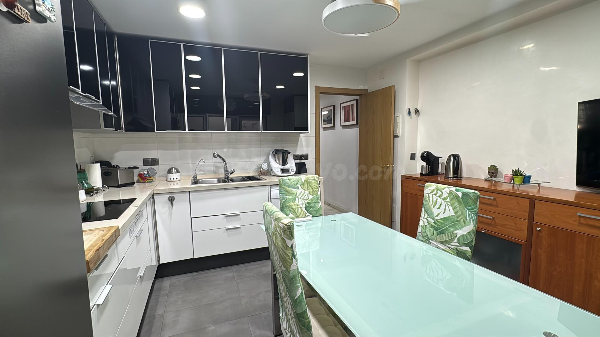 Precioso chalet adosado en Conde de Ureña con garaje. - foto 4