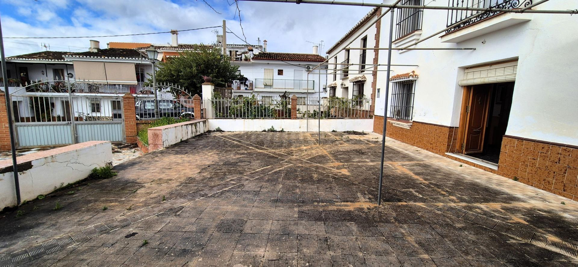 Casa en Alcaucín en venta nueva en el mercado - foto 2