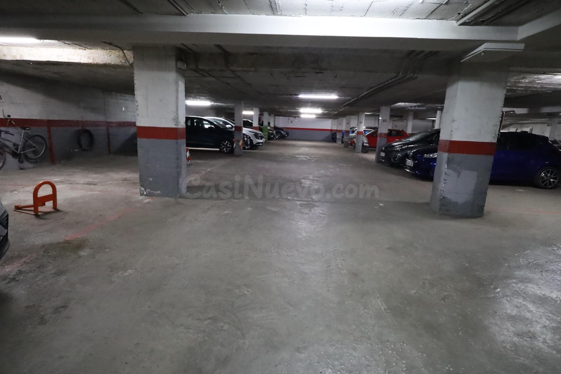 Oportunidad venta de garaje en urbanización privada en Fueng