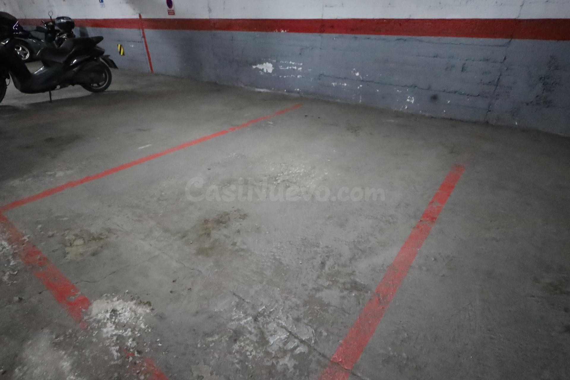 Oportunidad venta de garaje en urbanización privada en Fueng - foto 2
