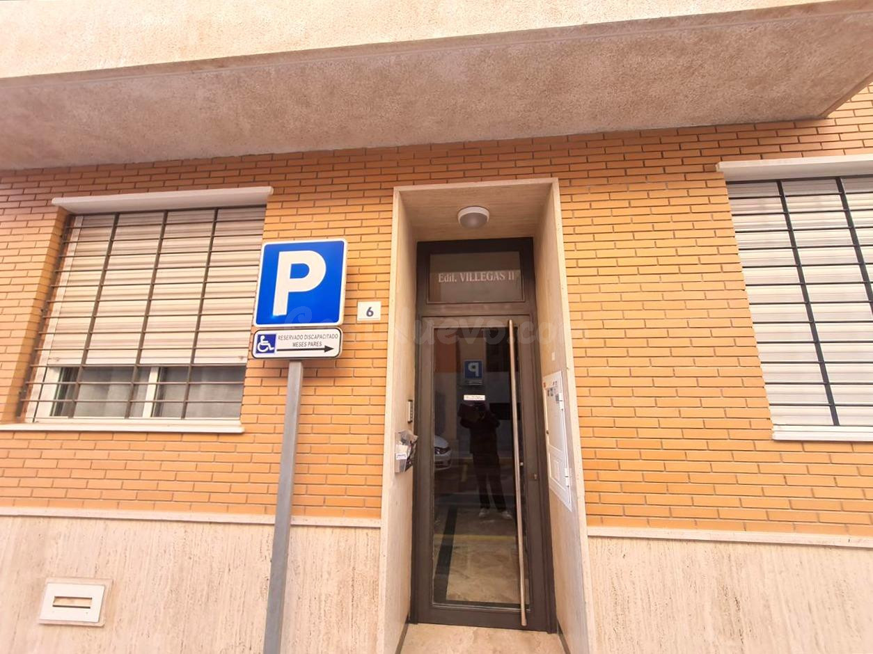 Piso de 4 dormitorios en el centro de El Ejido - Ocupado - foto 2