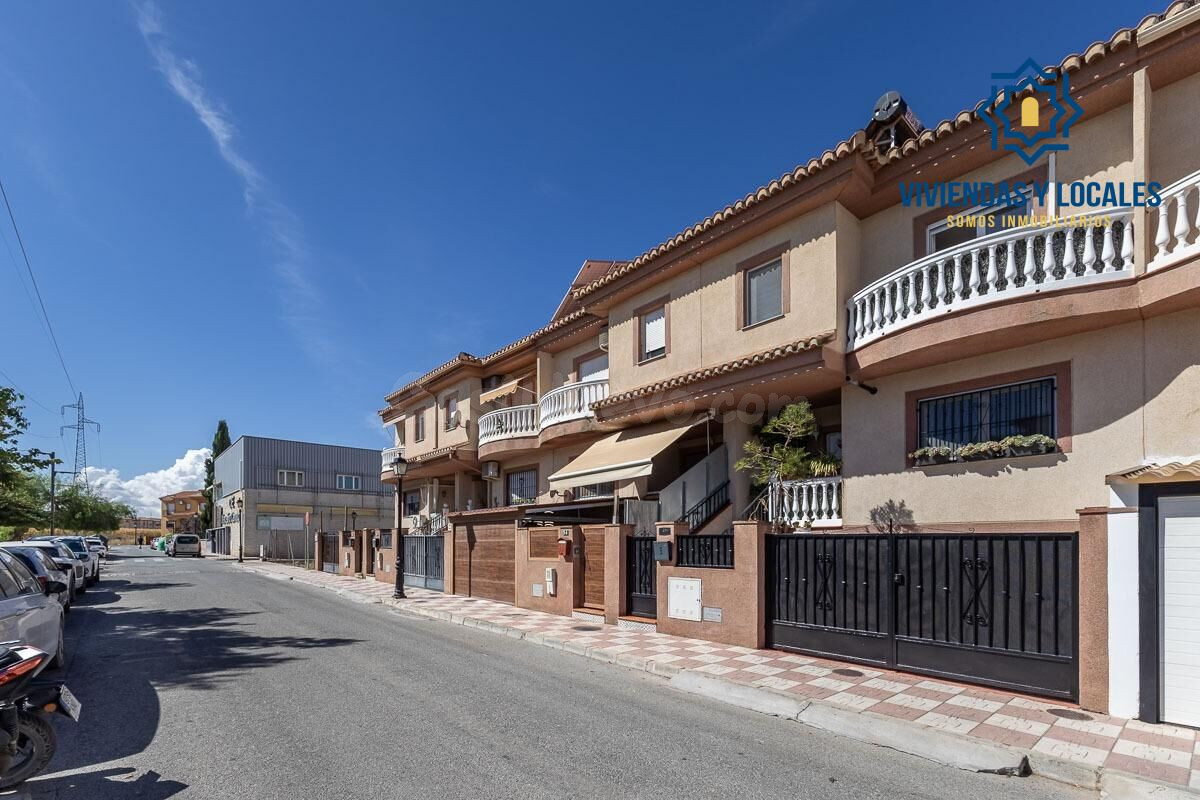 Casa en Cullar Vega con todas las comodidades a tu alcance.