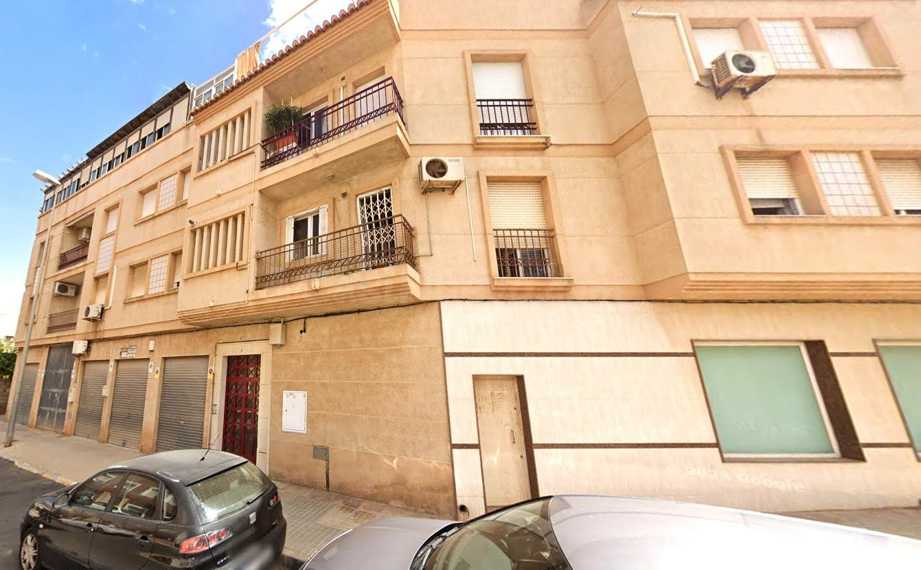 Piso de 4 dormitorios en venta en C/Descubrimiento de Santo Domingo - alquilado