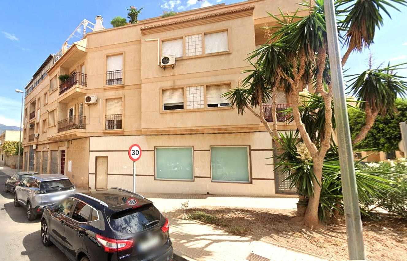 Piso de 4 dormitorios en venta en C/Descubrimiento de Santo  - foto 2