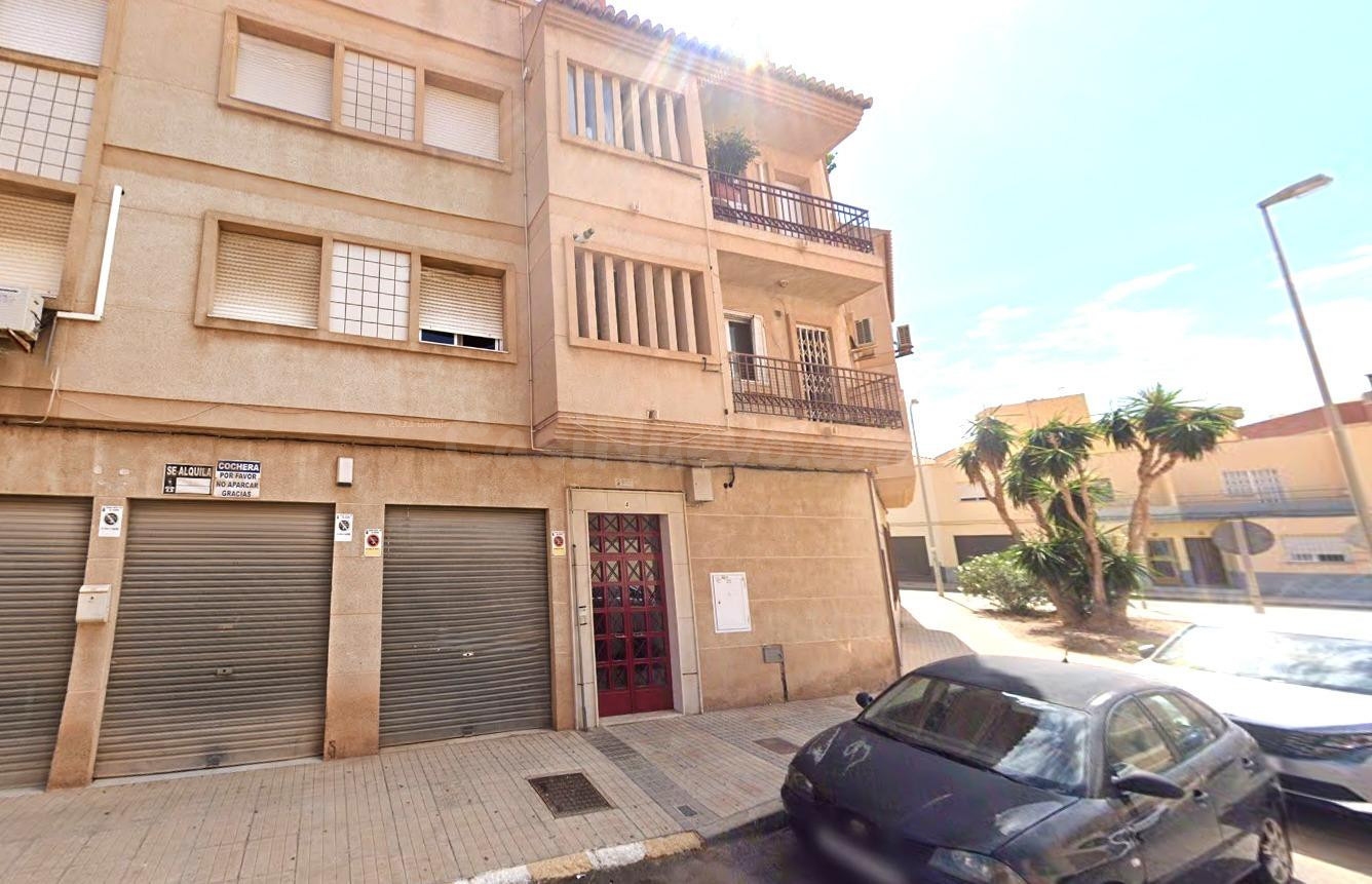 Piso de 4 dormitorios en venta en C/Descubrimiento de Santo  - foto 3