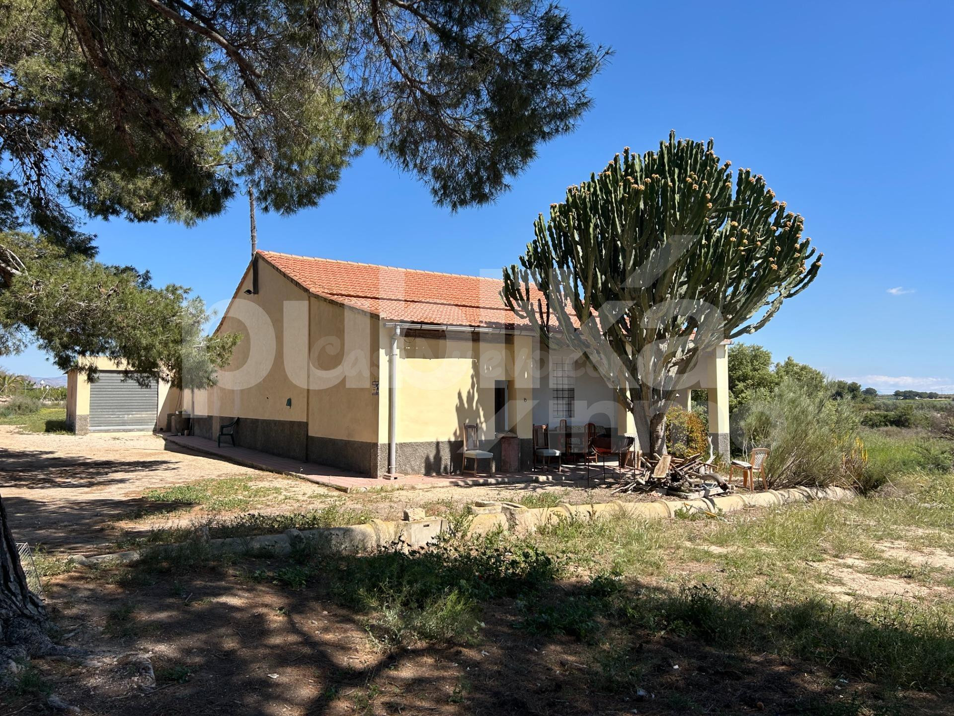 Junto Granja Escuela