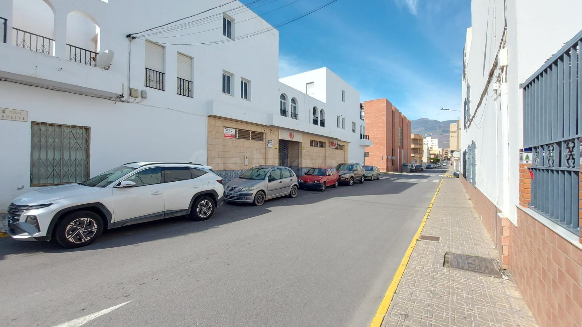 Amplio Local Comercial en El Ejido - Ideal para Negocios Eme