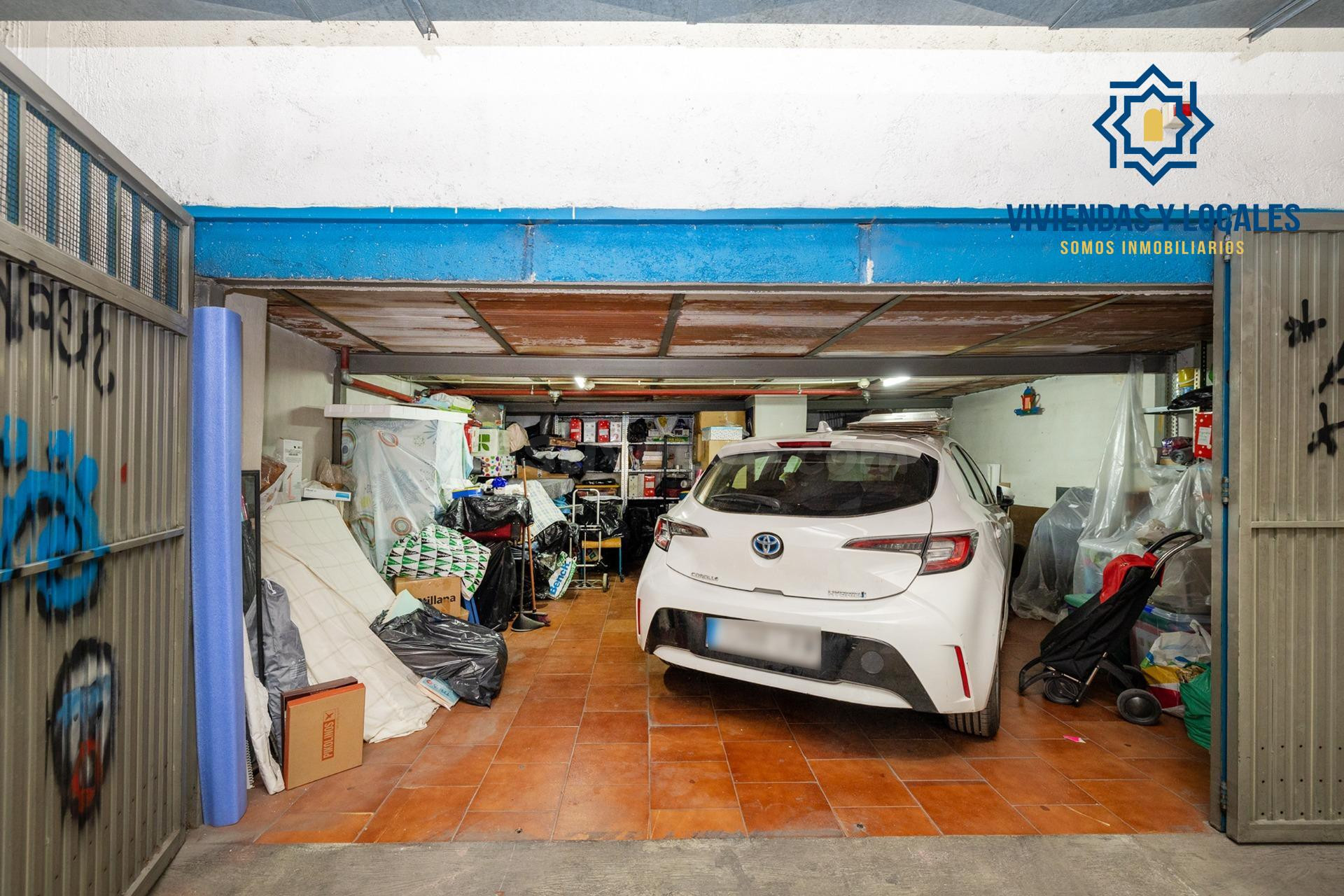 Se vende un garaje o dos con altillo. - foto 4