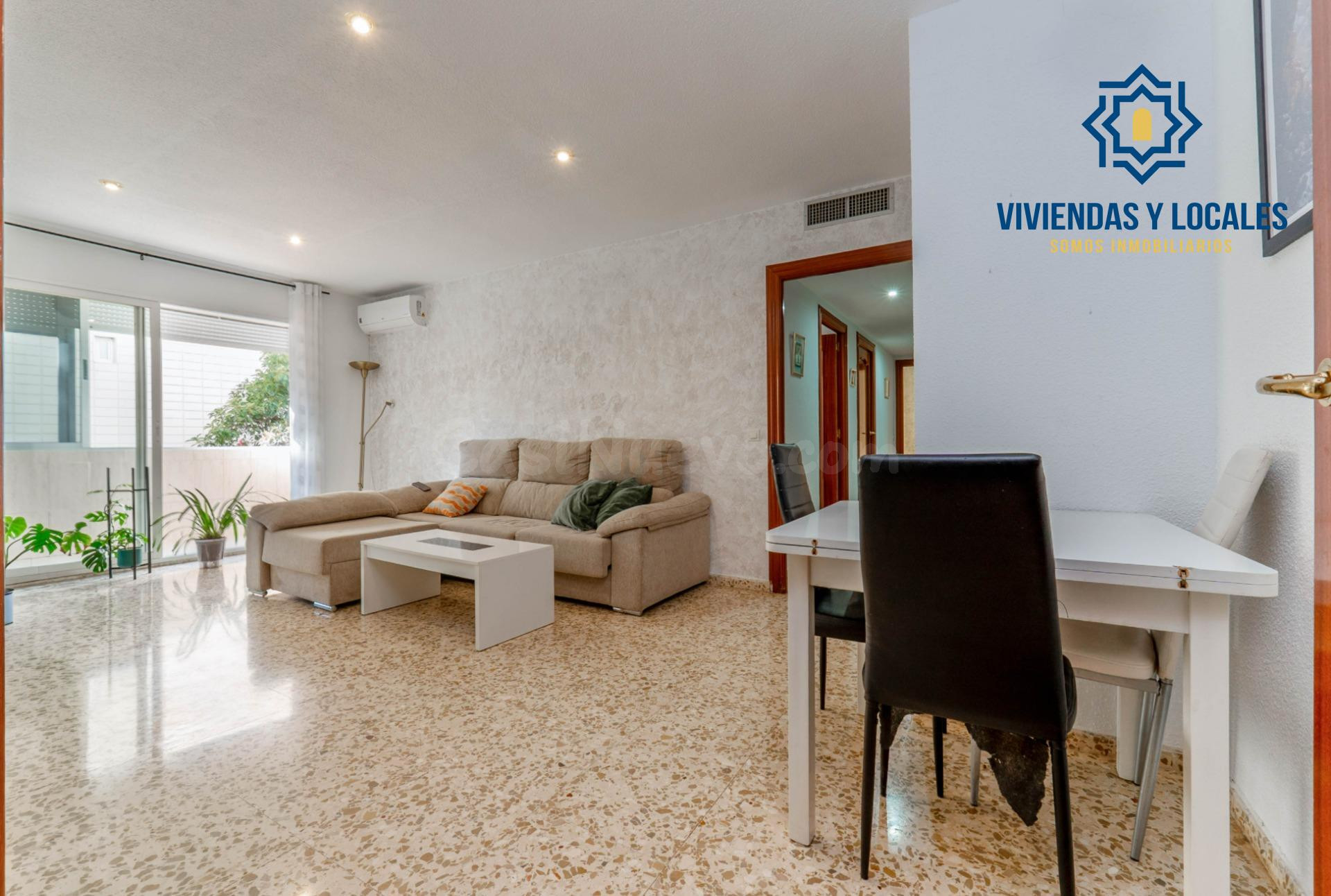 Piso de 3 dormitorios con piscina comunitaria en Maracena - foto 2