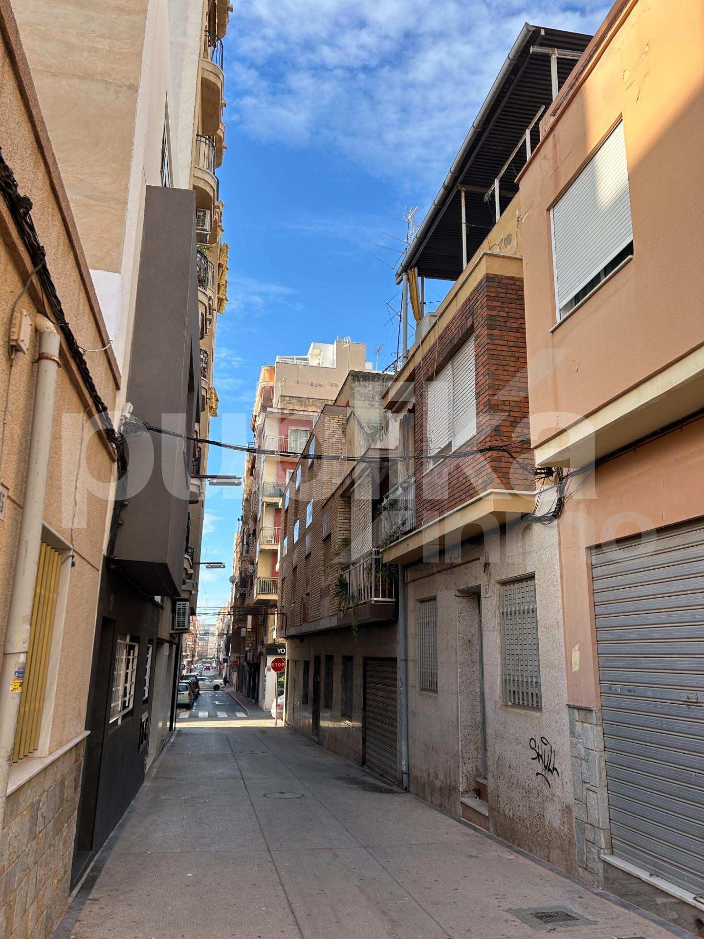Vivienda unifamiliar con VADO en el corazón de Santa Pola