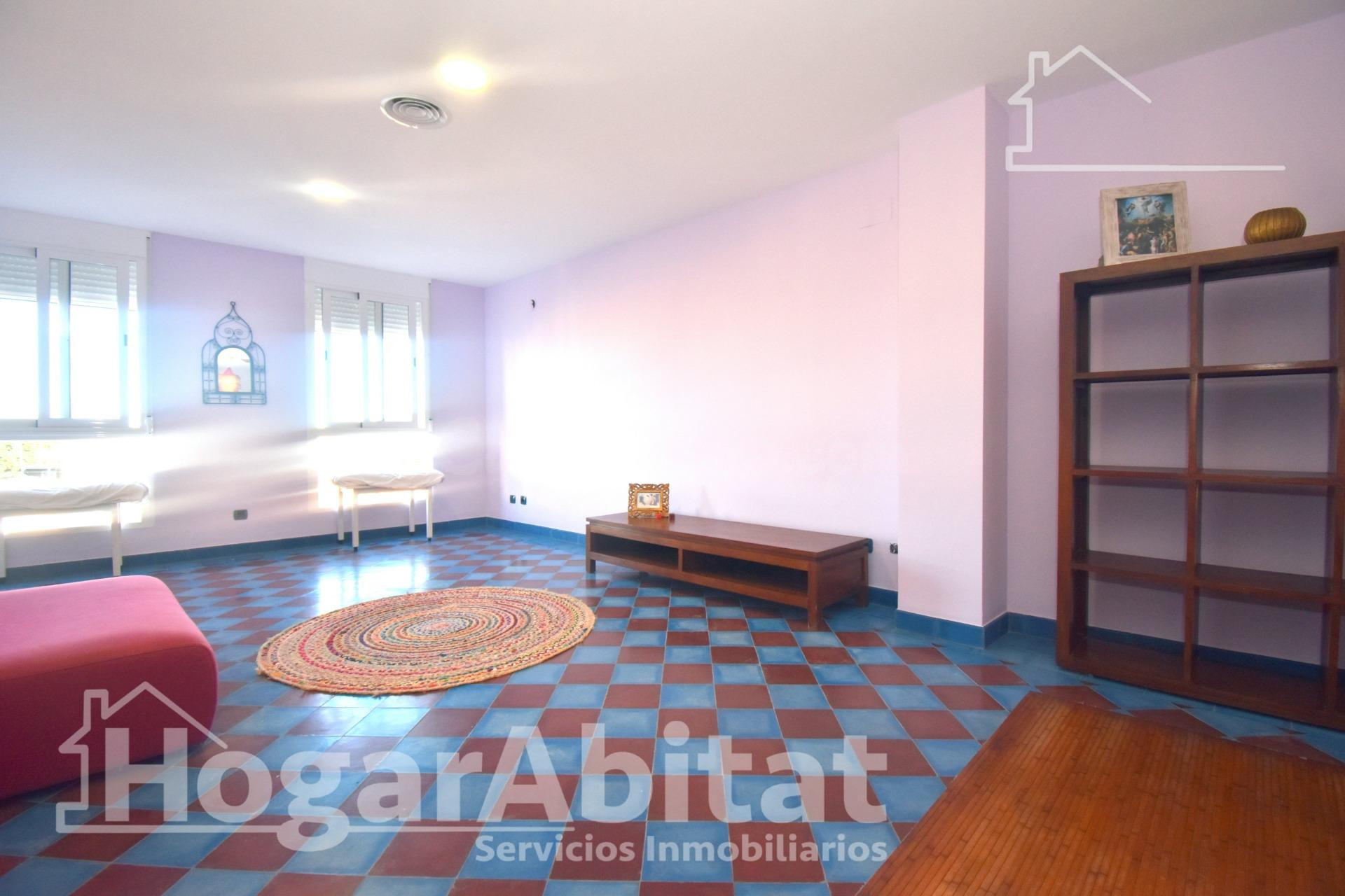 SEMINUEVO, AMPLIO Y CON TERRAZA - foto 3