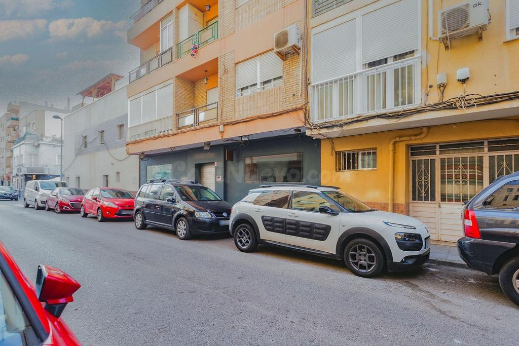 Local en venta en Almeria