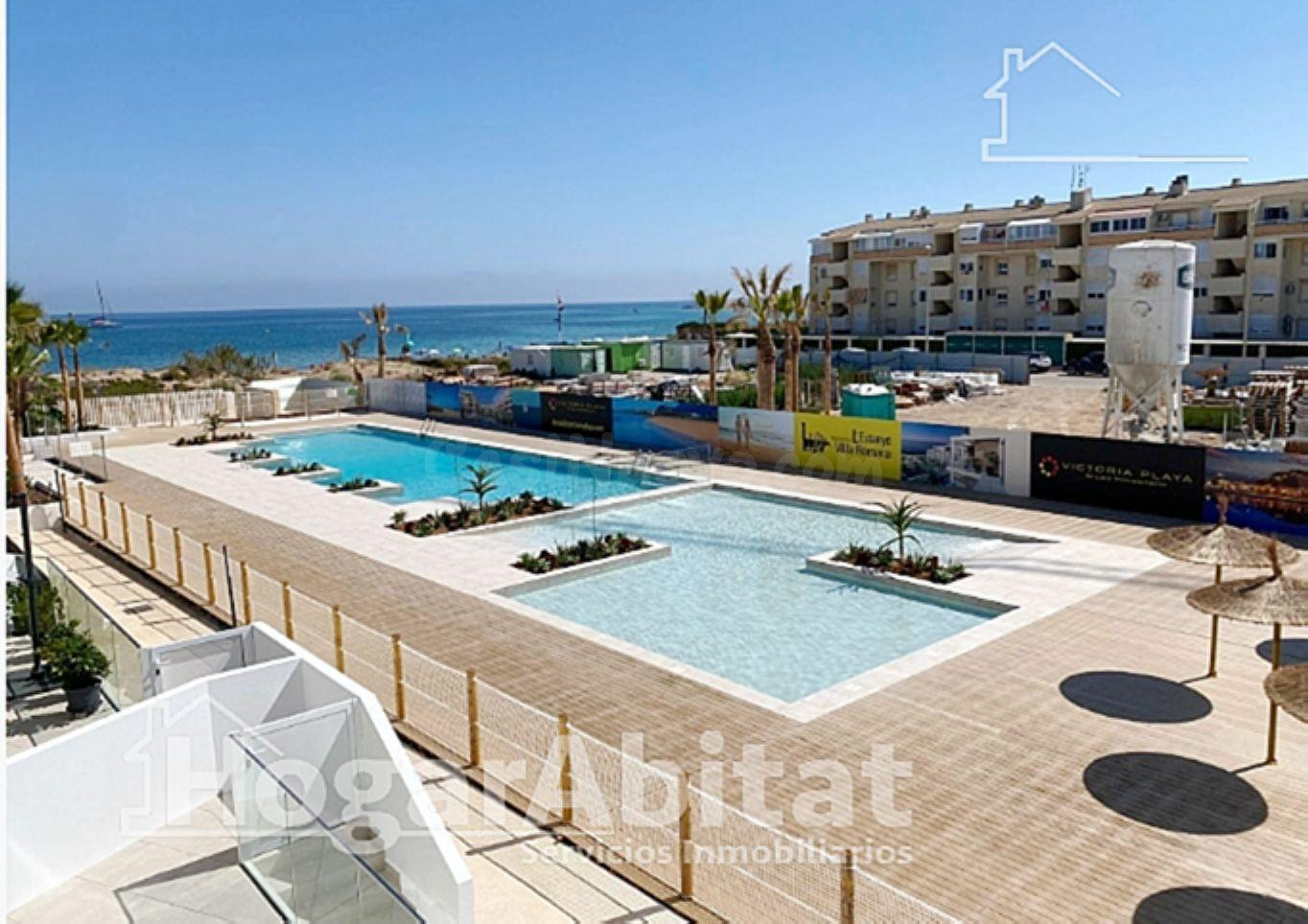 ¡1ª LINEA DE LA PLAYA! ÁTICO CON GARAJE, DOS TERRAZAS Y PISCINA