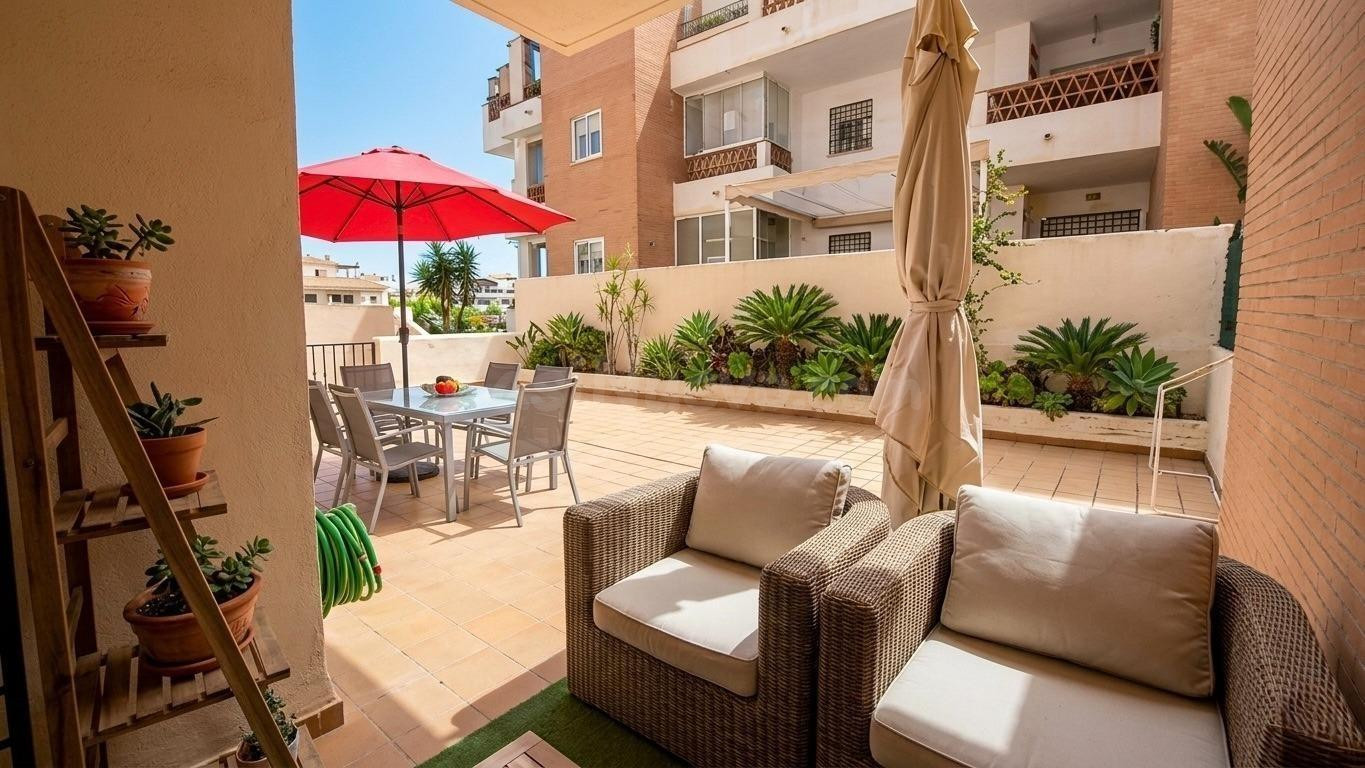 Apartamento en planta baja con gran terraza - foto 2