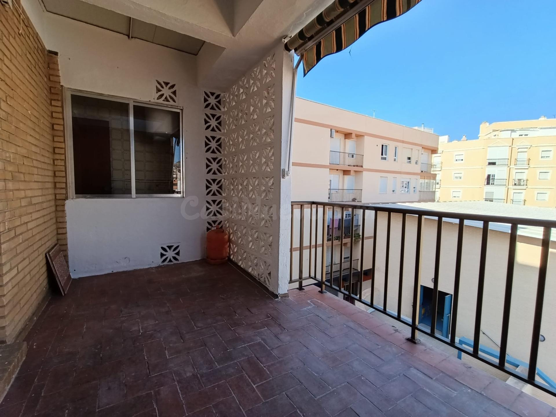 Piso en alquiler de 2 dormitorios en Adra