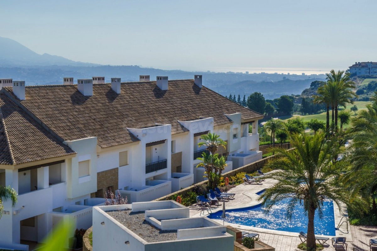 Fantástica Casa Adosada en venta con vistas y jardín en La C
