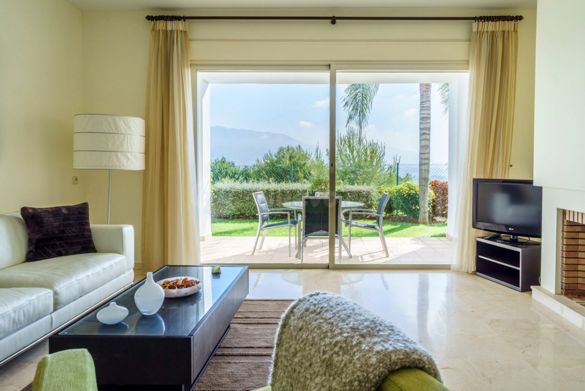 Fantástica Casa Adosada en venta con vistas y jardín en La C - foto 2