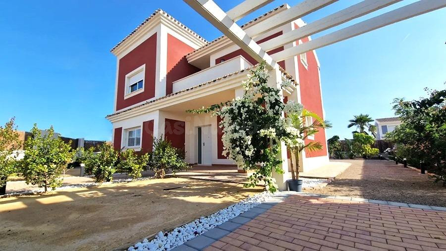 Villas de nueva construcción en amplias parcelas de más de 5