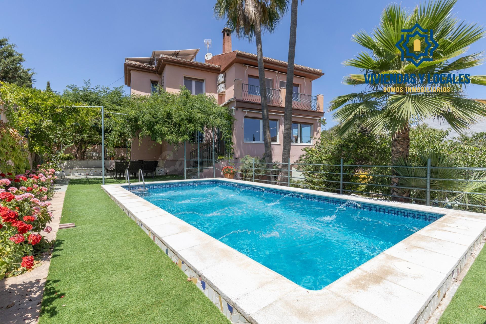 ESPECTACULAR CASA CON PISCINA EN LAS GABIAS