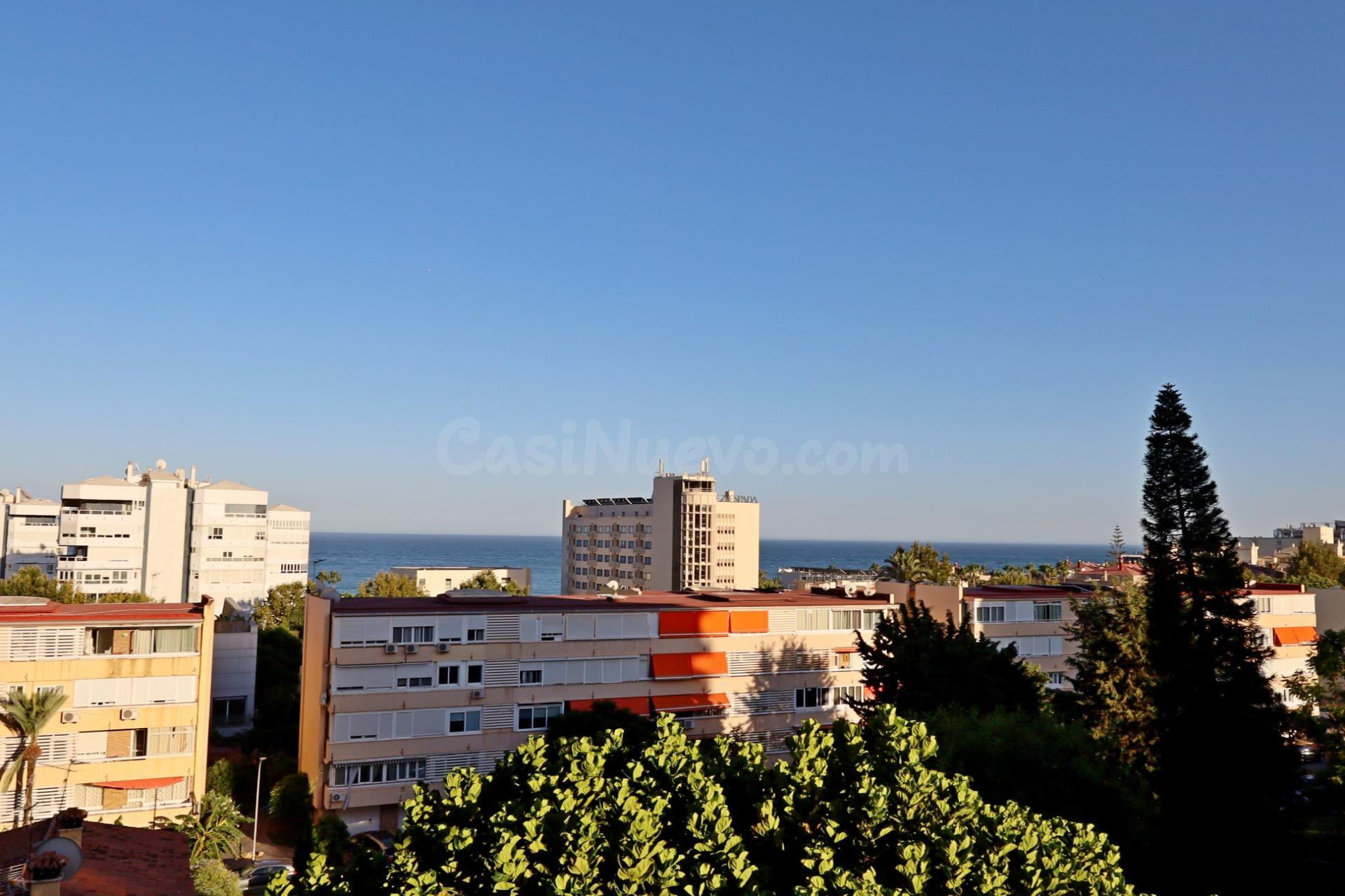 VISTAS AL MAR. Piso de 1 dormitorio reformado con terraza listo para entrar a disfrutar de la Carihuela