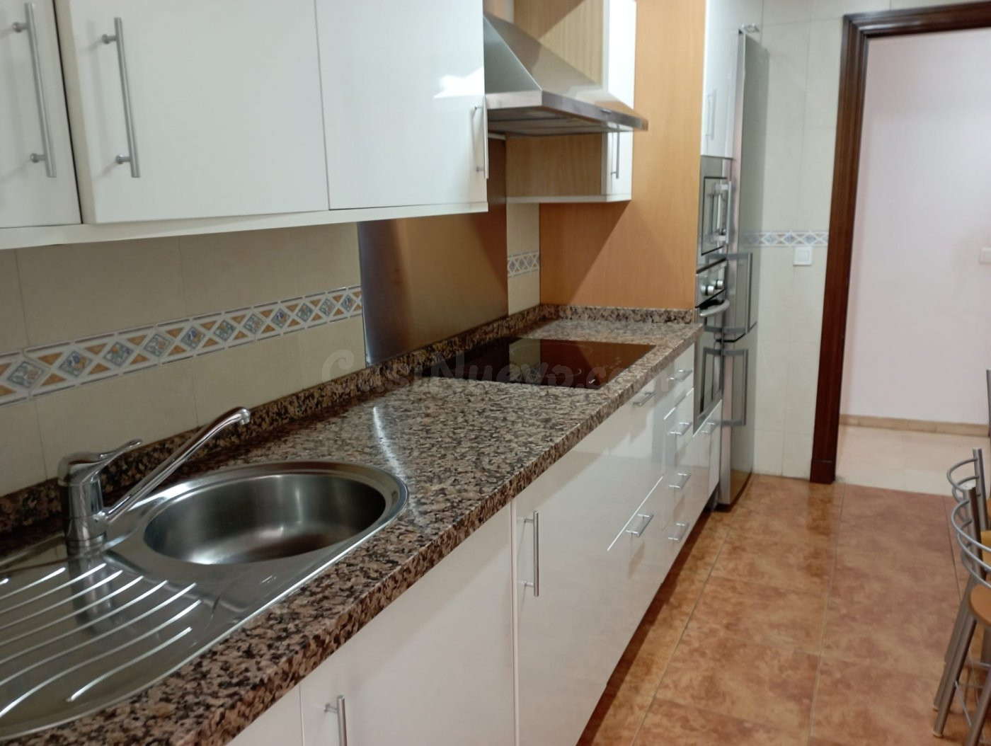 Piso totalmente exterior de 2 habitaciones con garaje - foto 4