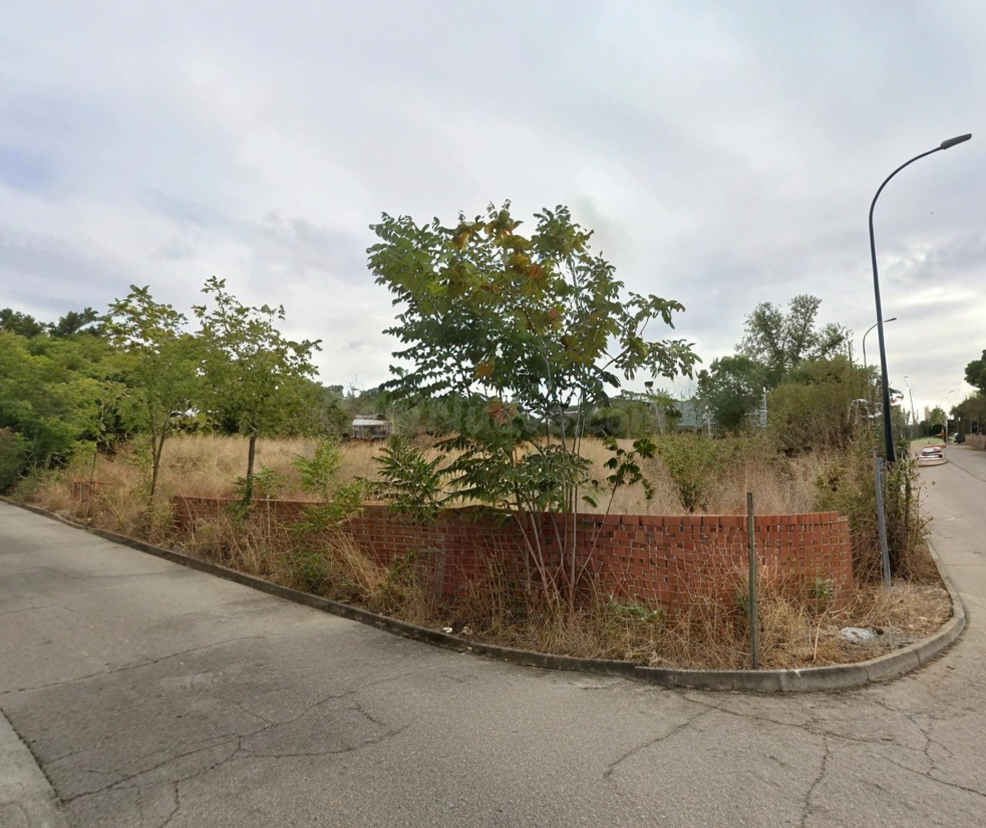 InmoConchiAIO vende amplio terreno en urbanización Urtajo (C