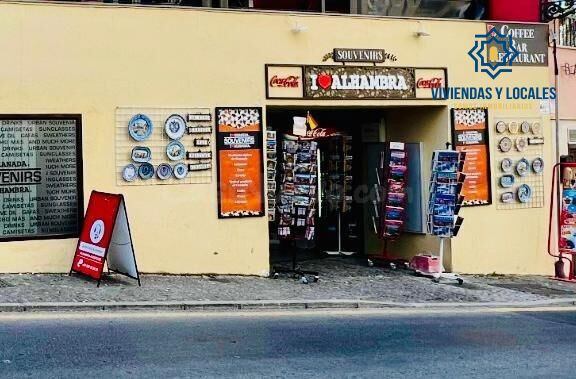 Oportunidad exclusiva. Local en alquiler frente a la Alhambra: impulsa tu negocio en un lugar único