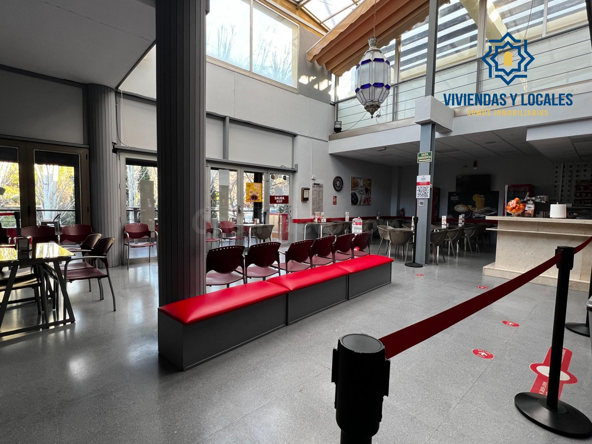 Negocio de hostelería con ubicación premium frente a la Alha - foto 3