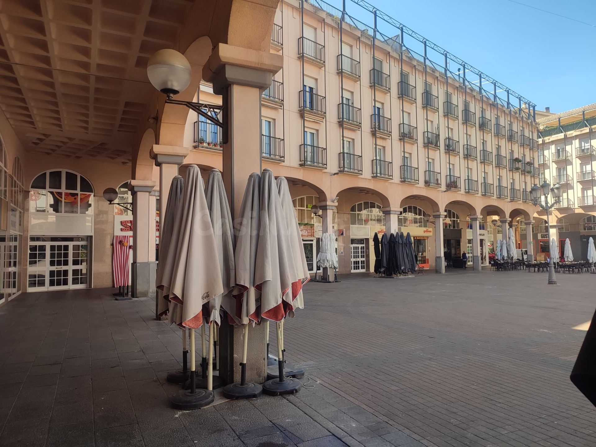 SENSACIONAL ENTRESUELO COMERCIAL EN EL CENTRO DE ELDA