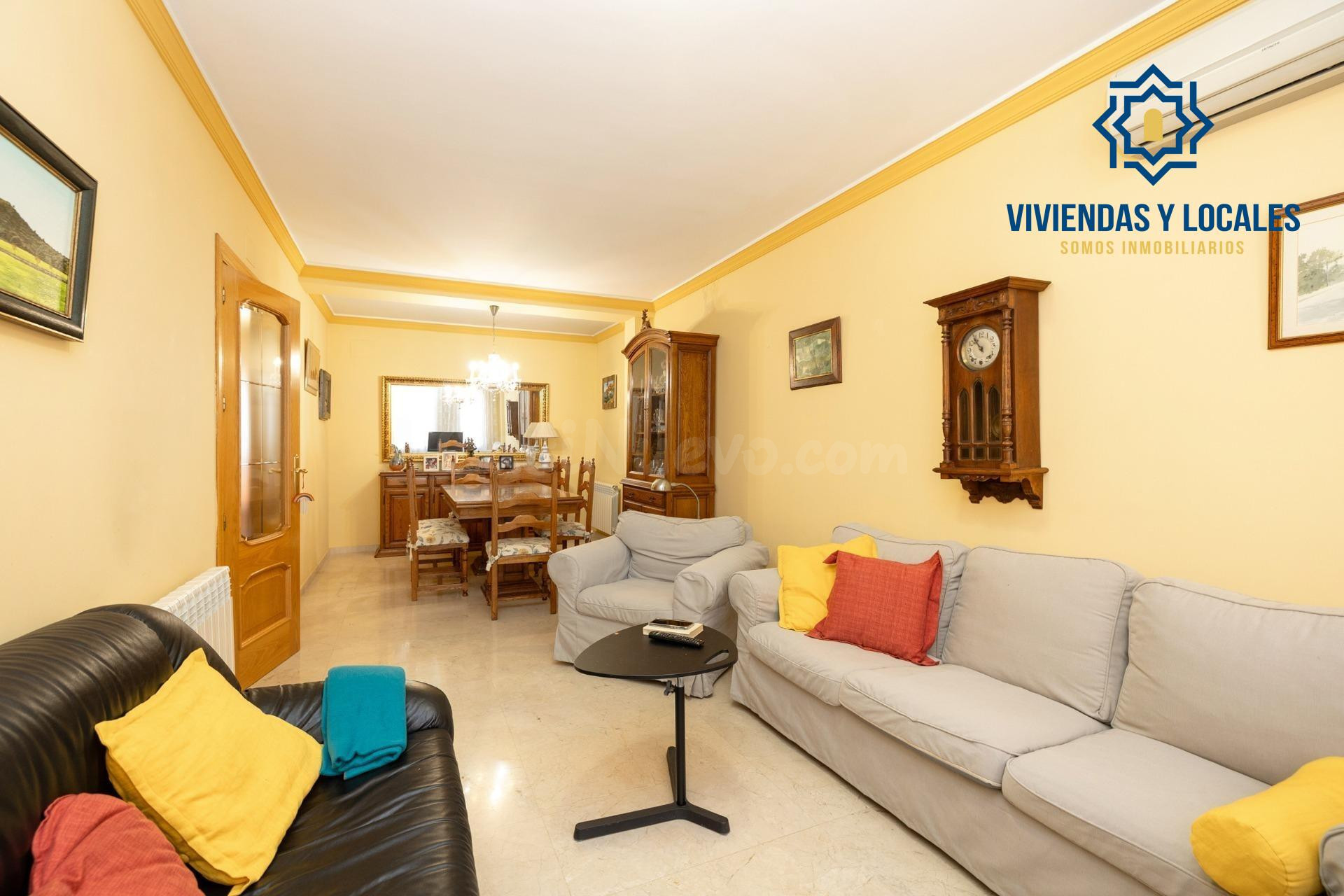 Espectacular casa unifamiliar en recinto cerrado en Granada  - foto 4