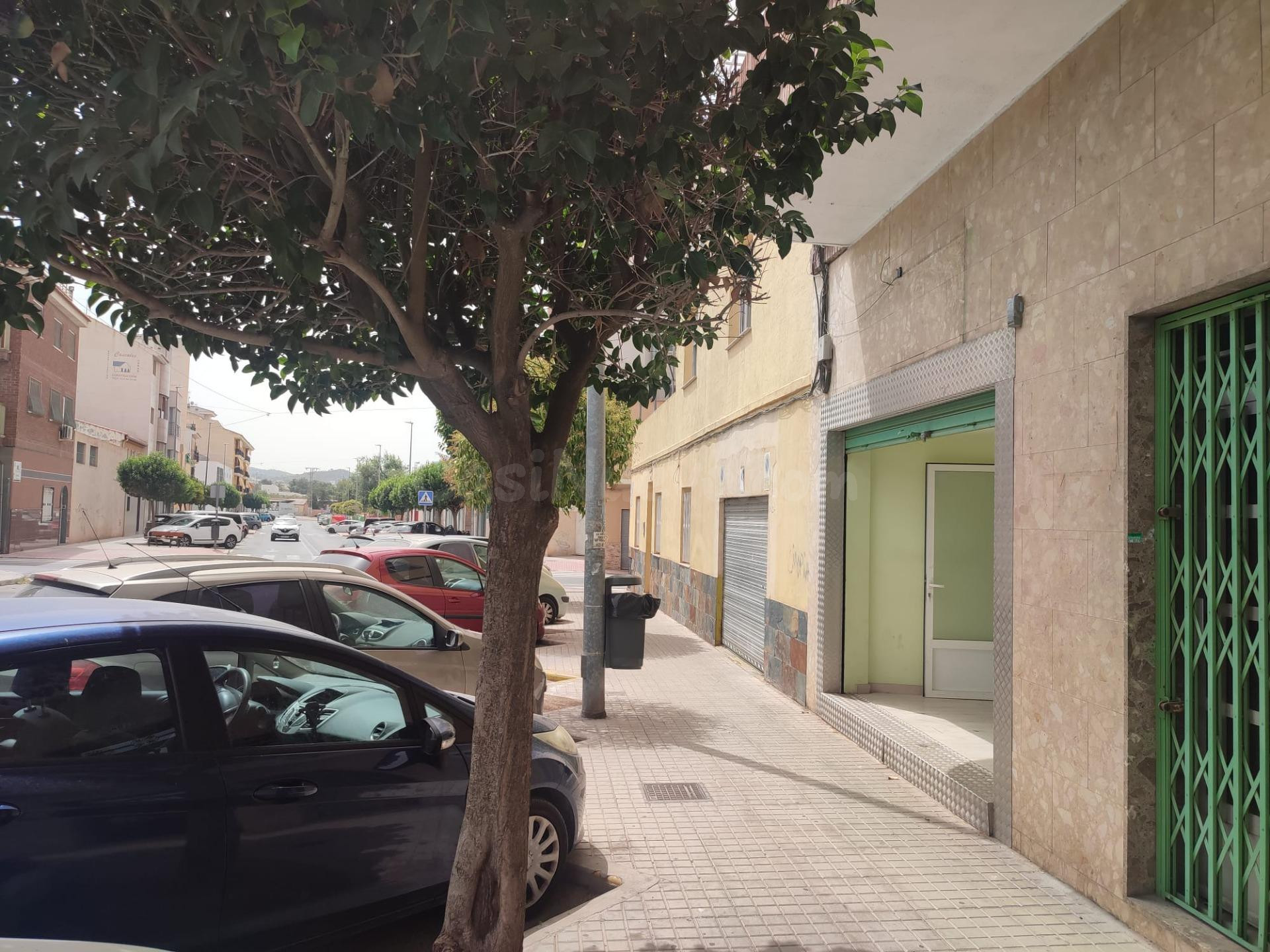 SENSACIONAL LOCAL COMERCIAL EN AV. DE MADRID