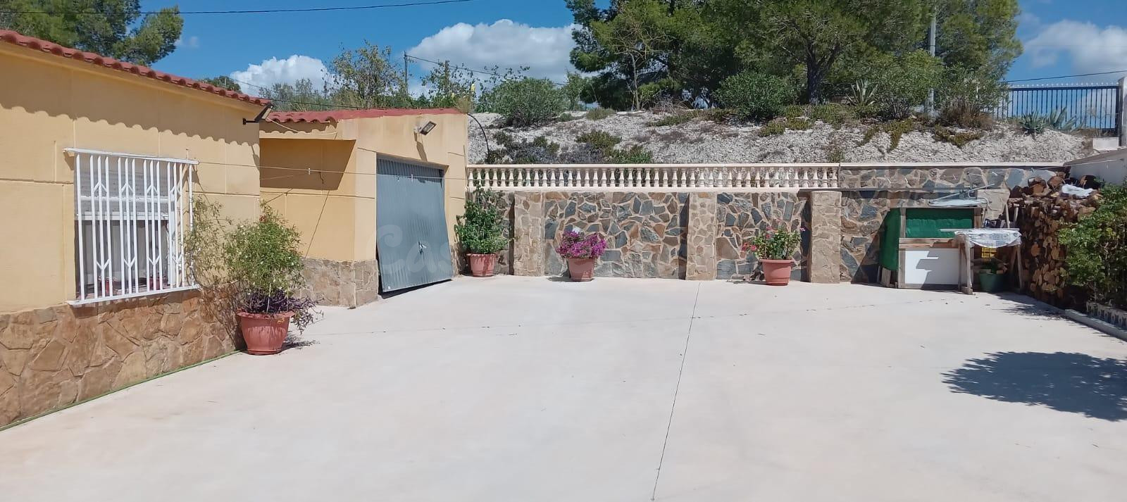 PRECIOSA CASA DE CAMPO EN SAX PTDA LA ZAPATERA - foto 4