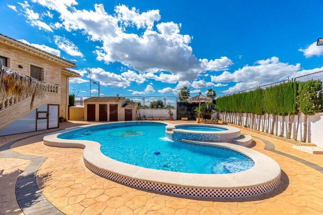 Casa de campo 4 habitaciones 500m² en venta - Comunidad vale - foto 3