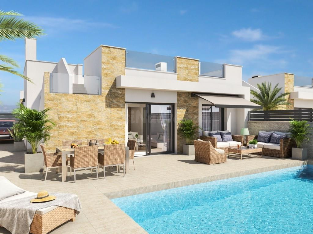 Villas de Obra Nueva con Piscina Privada en Oasis de la Mari