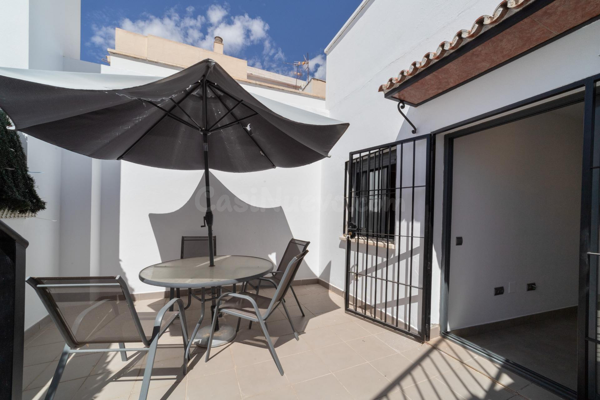 ÁTICO CON TERRAZA Y SOLARIUM EN CENTRO HISTORICO CON DOS PLA - foto 2