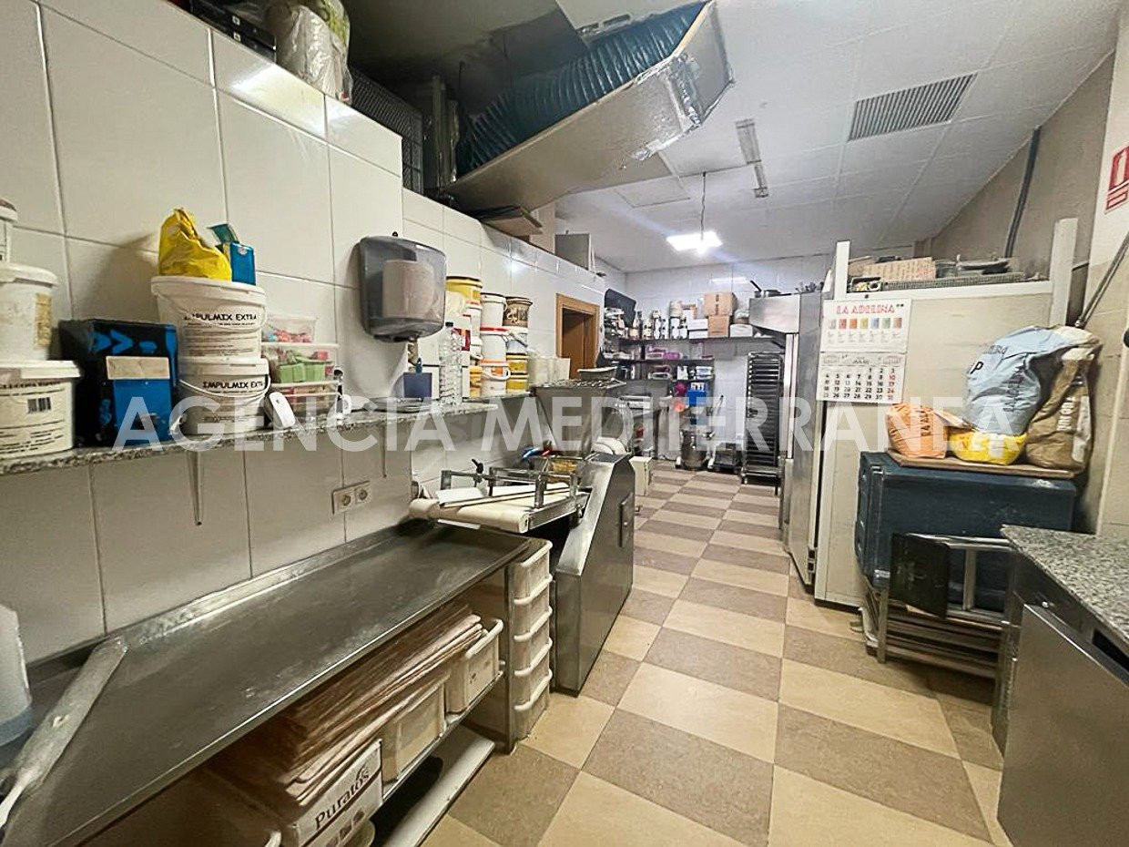 ¡INVERSIÓN LLAVE EN MANO! Negocio de Restauración con Alto R - foto 2