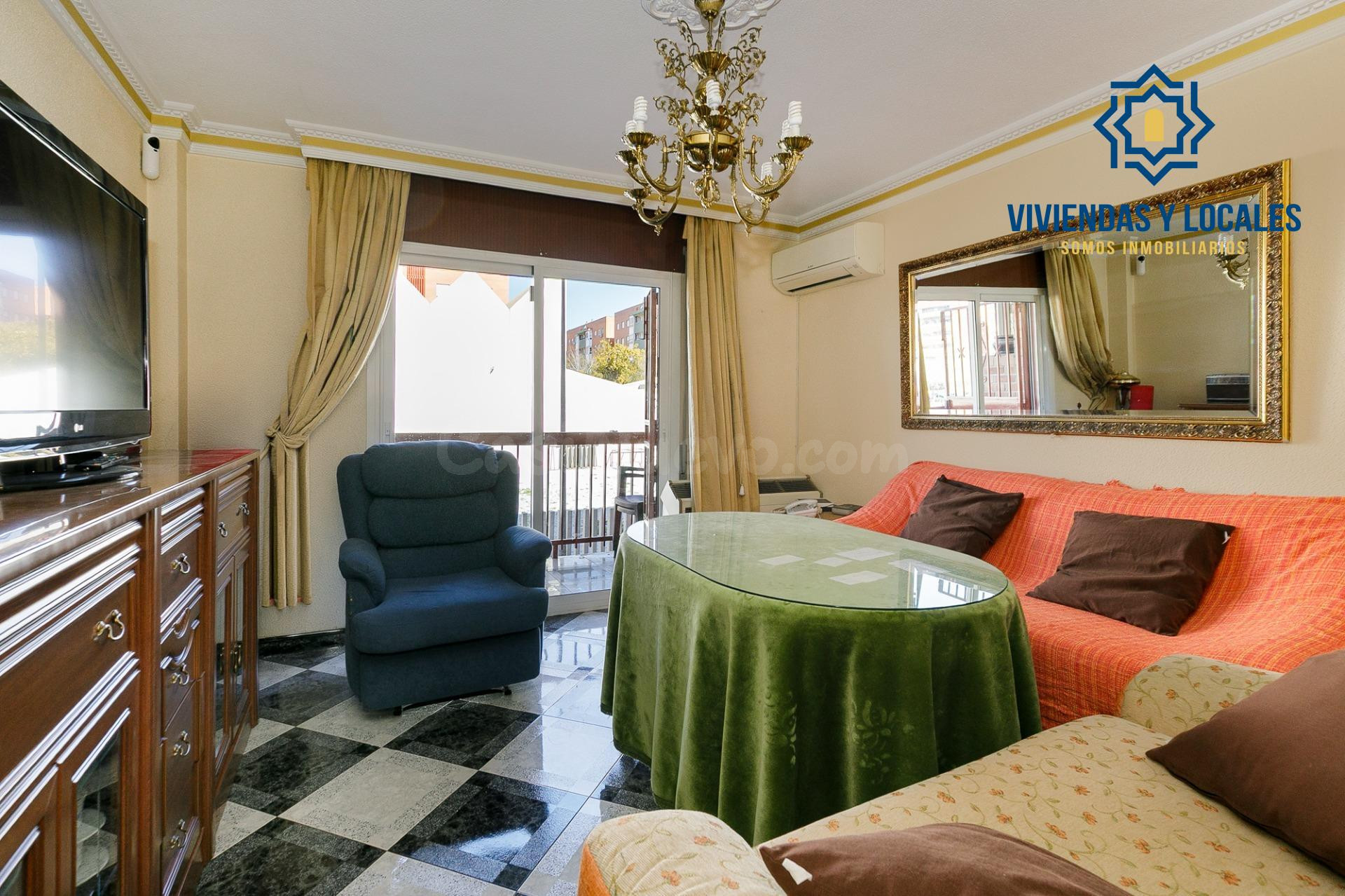 Piso 80 m2 útiles con terraza y patio en Granada | 3 dormito