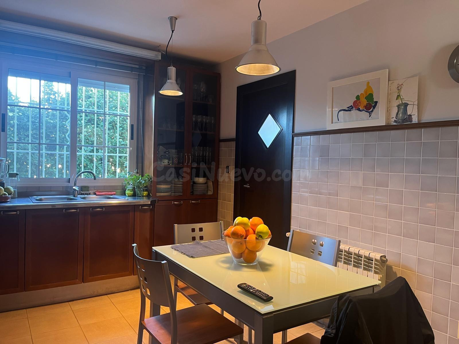 Chalet independiente con 524m2 de parcela y piscina privada  - foto 4