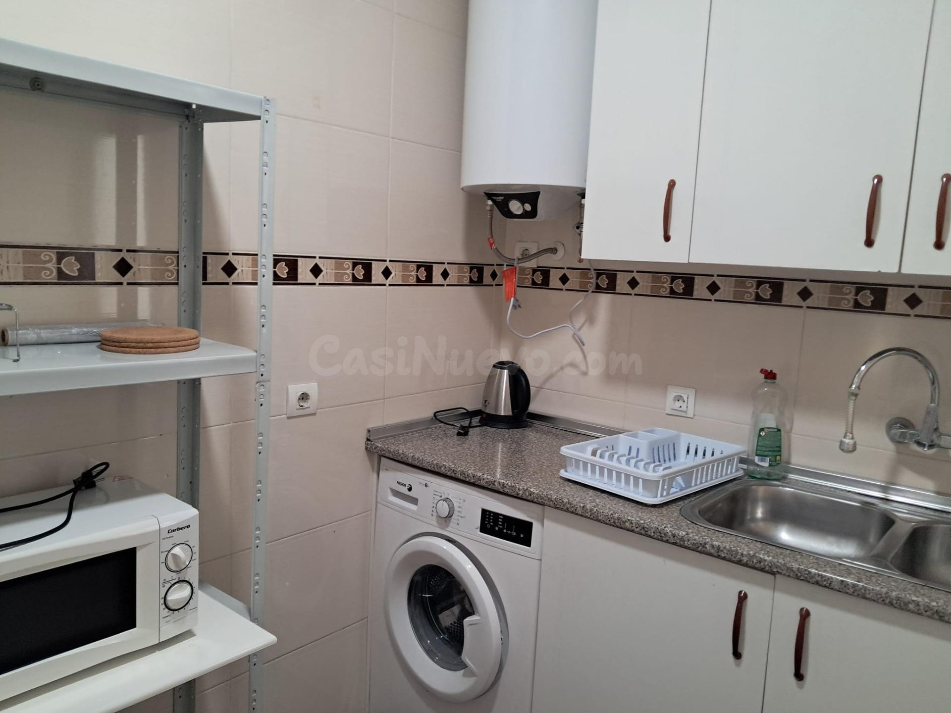 Acogedor Piso en Capuchinos, Málaga - Ideal para Familias