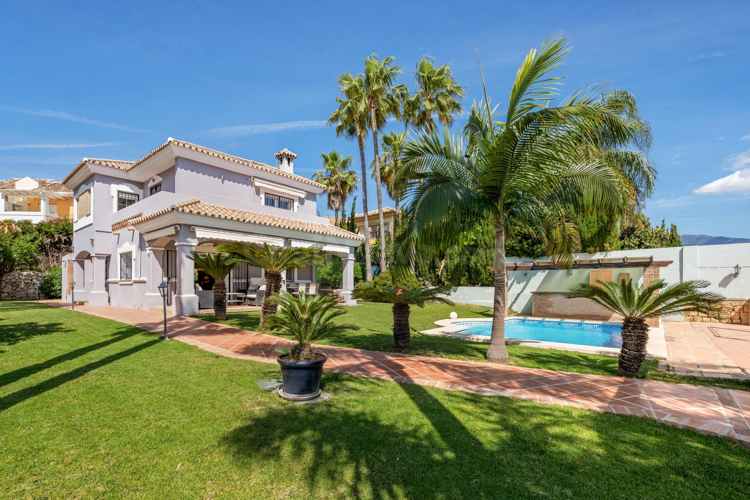 Excepcional villa mediterránea junto al golf Atalaya - foto 4