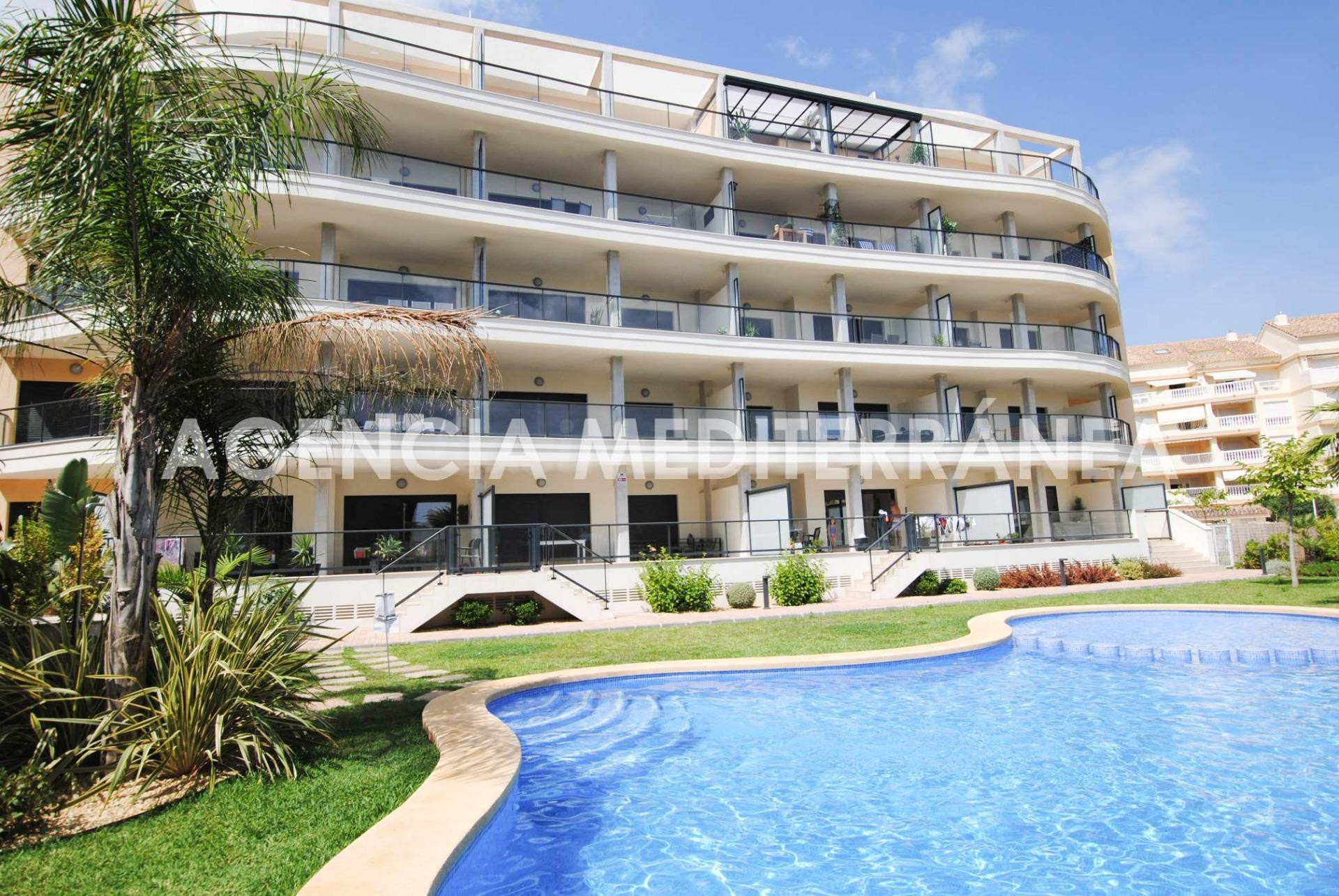 Apartamento con terraza de 30 m2 en Las Marinas, a 2 minutos