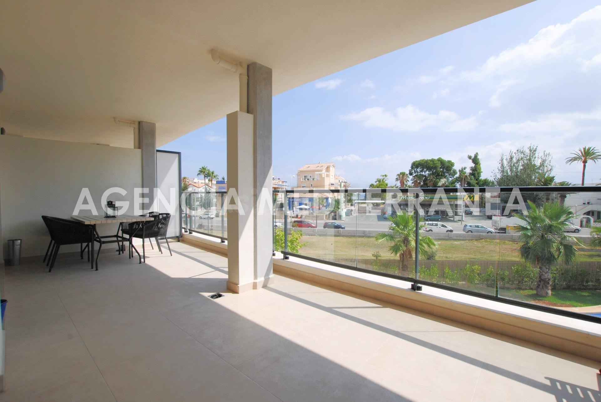 Apartamento con terraza de 30 m2 en Las Marinas, a 2 minutos - foto 2