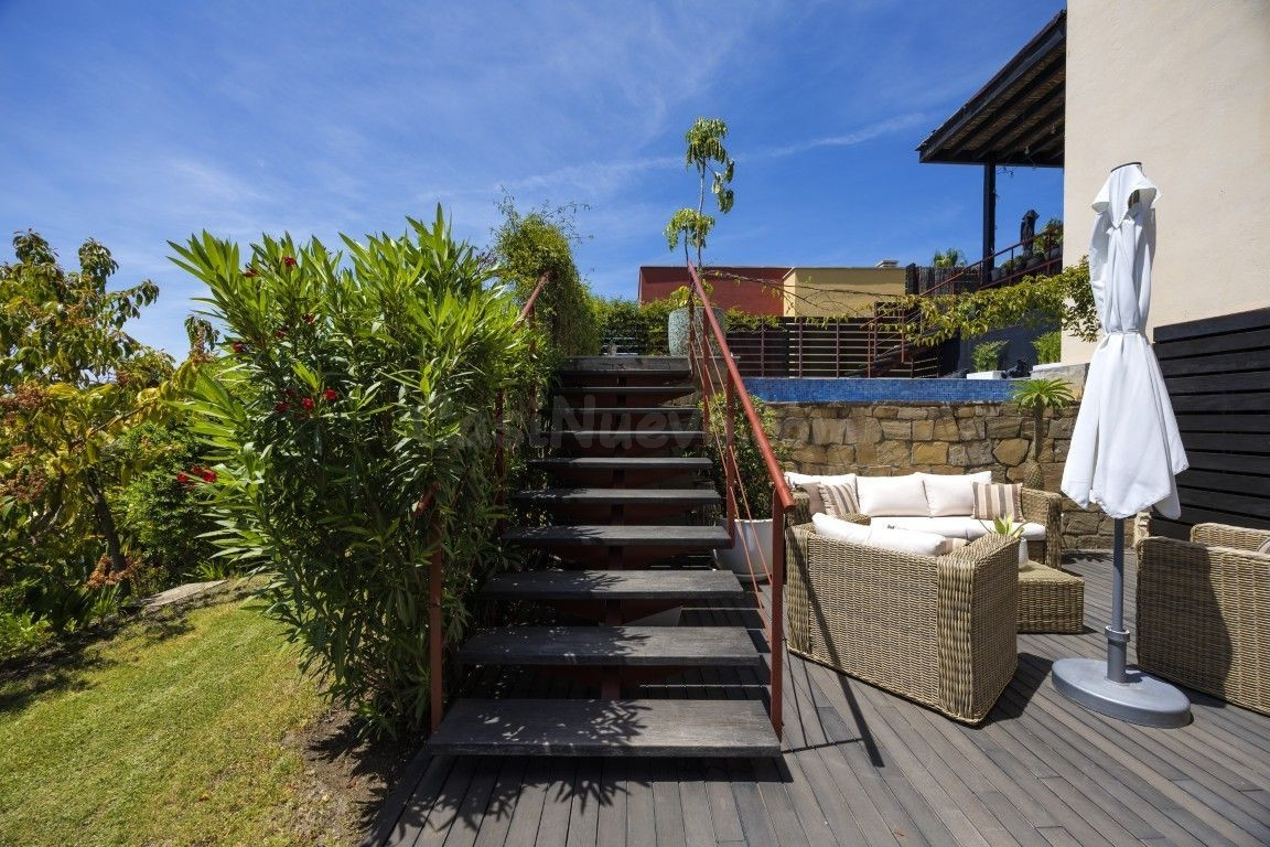 Elegant Villa with Private Garden and Pool and Beautiful Nat