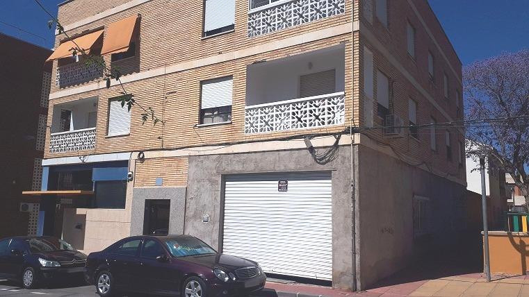 LOCAL EN LOS GARRES