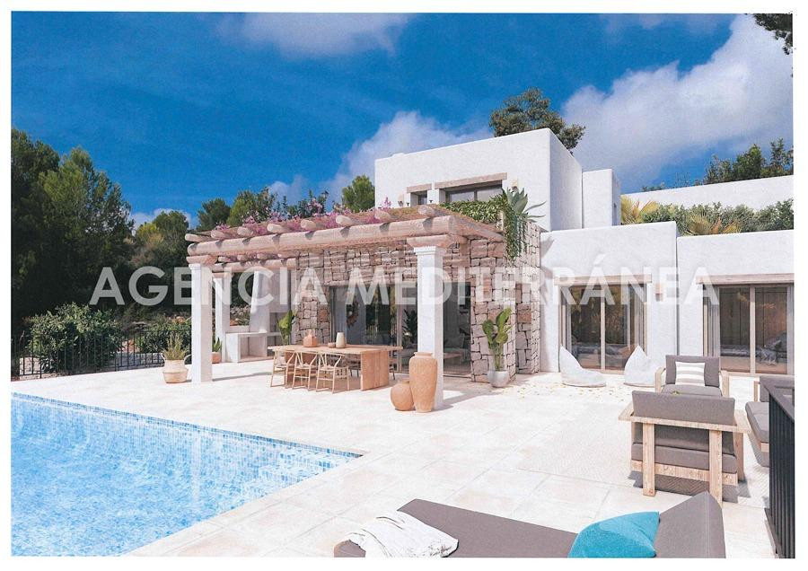 Villa ibicenca con vistas panorámicas a solo 10 km de Denia